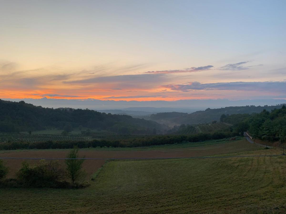 La Luce Delle Colline Bed & Breakfast Serravalle delle Langhe Eksteriør bilde
