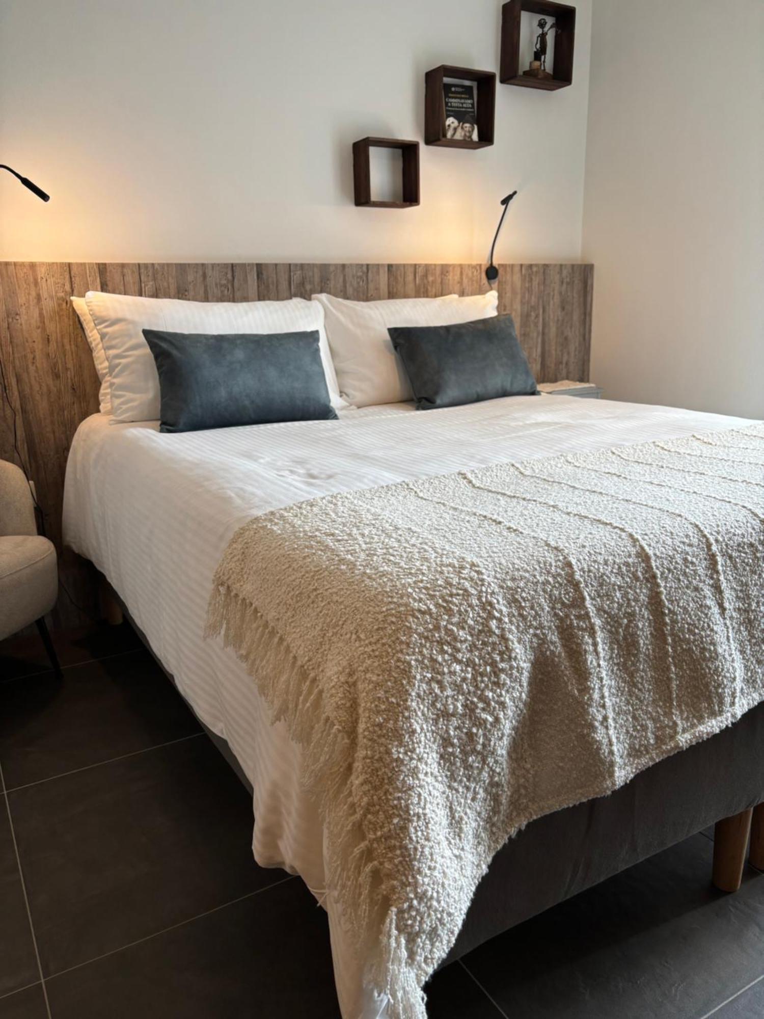 La Luce Delle Colline Bed & Breakfast Serravalle delle Langhe Eksteriør bilde