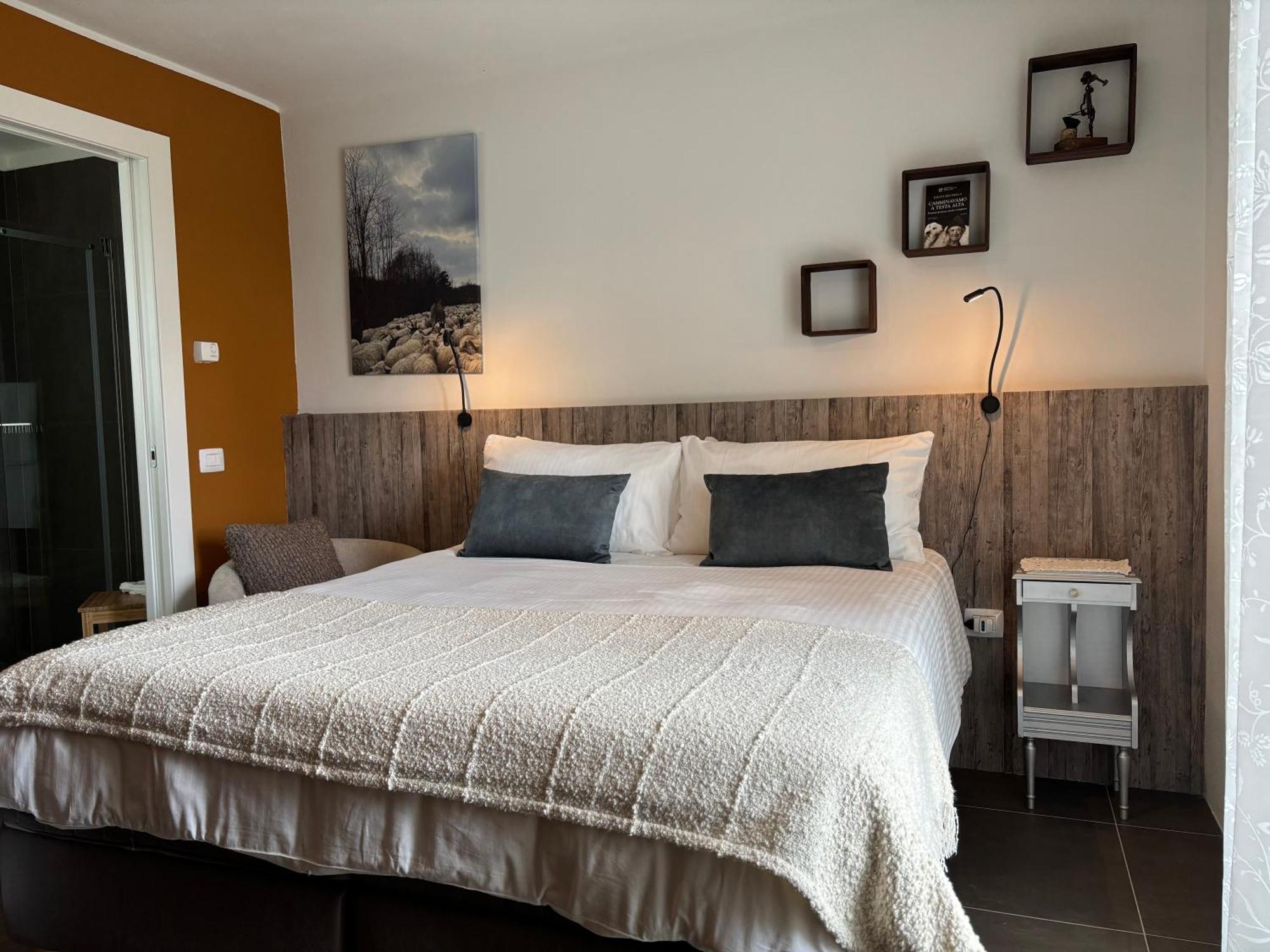 La Luce Delle Colline Bed & Breakfast Serravalle delle Langhe Eksteriør bilde