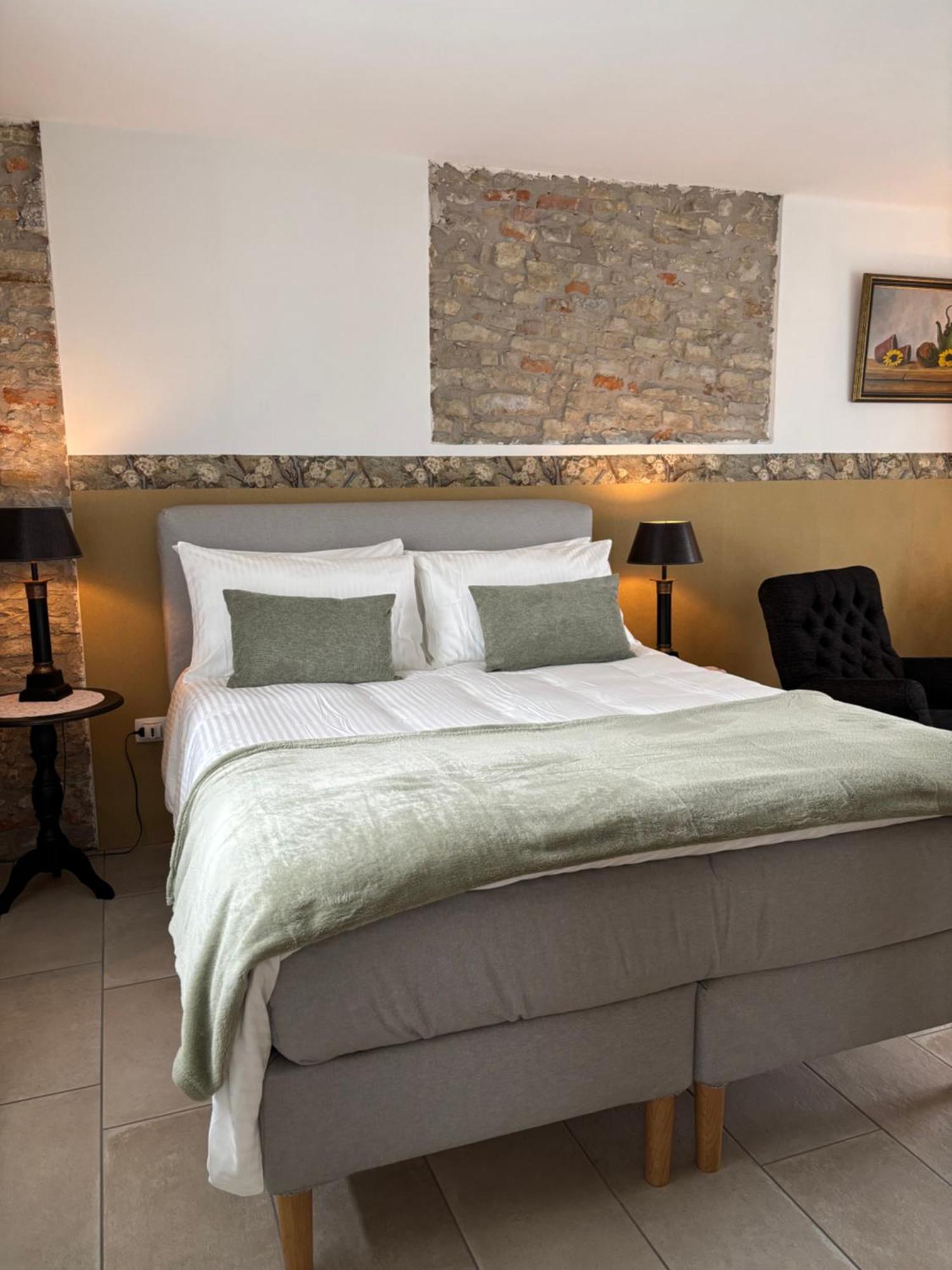 La Luce Delle Colline Bed & Breakfast Serravalle delle Langhe Eksteriør bilde